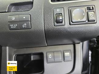 2013 Nissan Serena - Thumbnail