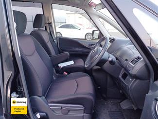 2013 Nissan Serena - Thumbnail