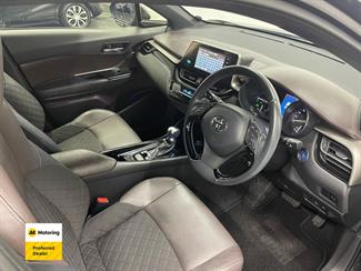 2017 Toyota C-HR - Thumbnail