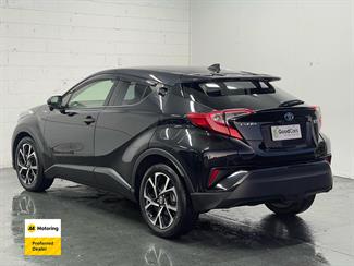 2017 Toyota C-HR - Thumbnail