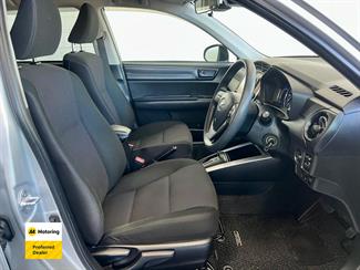 2017 Toyota COROLLA - Thumbnail