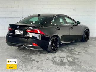 2013 Lexus Is300h - Thumbnail