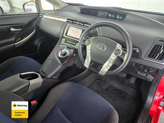 2014 Toyota PRIUS - Thumbnail