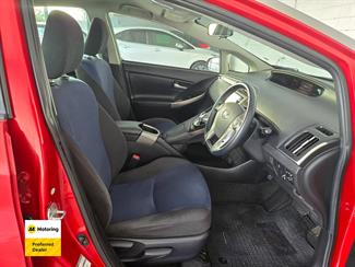 2014 Toyota PRIUS - Thumbnail