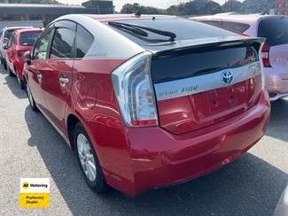 2014 Toyota PRIUS - Thumbnail