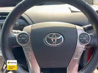 2014 Toyota PRIUS - Thumbnail