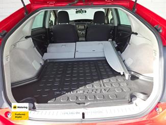 2014 Toyota PRIUS - Thumbnail