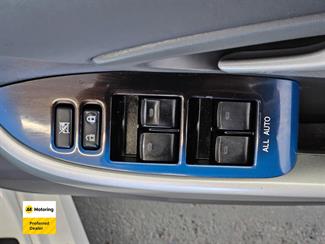 2010 Toyota PRIUS - Thumbnail