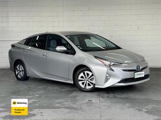 2016 Toyota PRIUS - Thumbnail