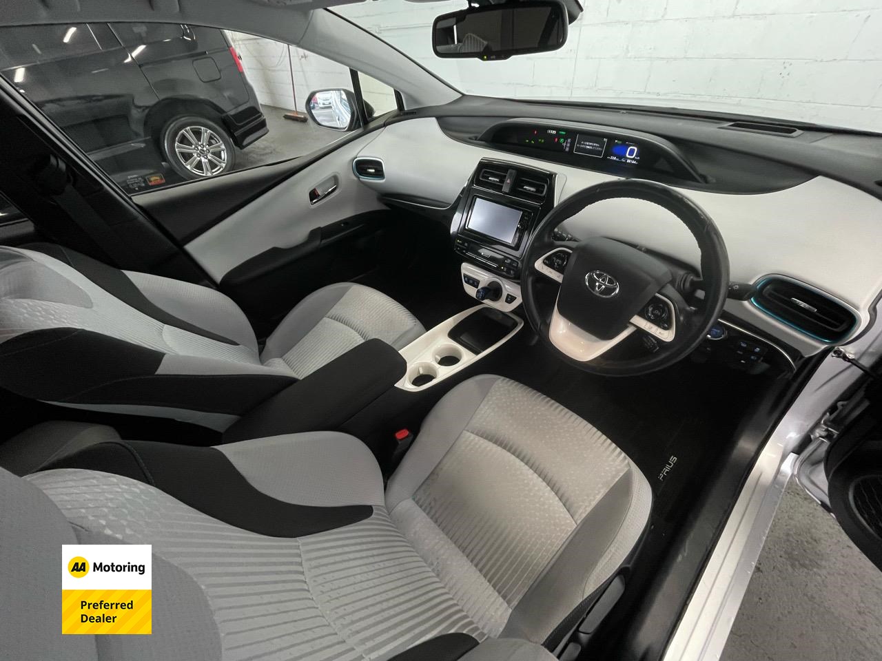 2016 Toyota PRIUS