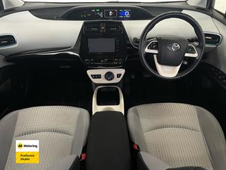 2016 Toyota PRIUS - Thumbnail