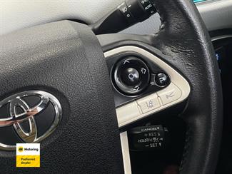 2016 Toyota PRIUS - Thumbnail