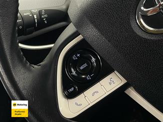 2016 Toyota PRIUS - Thumbnail
