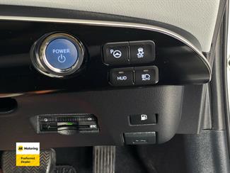 2016 Toyota PRIUS - Thumbnail