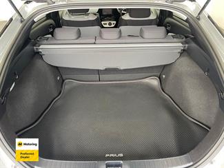 2016 Toyota PRIUS - Thumbnail
