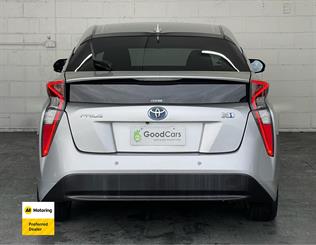 2016 Toyota PRIUS - Thumbnail
