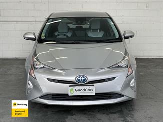 2016 Toyota PRIUS - Thumbnail