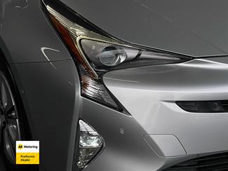 2016 Toyota PRIUS - Thumbnail