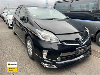 2014 Toyota PRIUS - Thumbnail