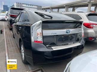 2014 Toyota PRIUS - Thumbnail