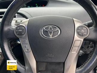 2014 Toyota PRIUS - Thumbnail