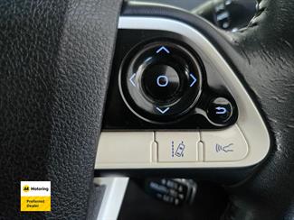 2016 Toyota PRIUS - Thumbnail