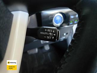 2016 Toyota PRIUS - Thumbnail