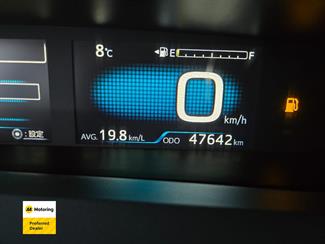 2016 Toyota PRIUS - Thumbnail