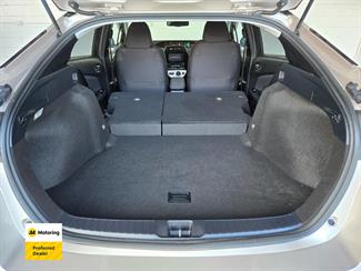 2016 Toyota PRIUS - Thumbnail