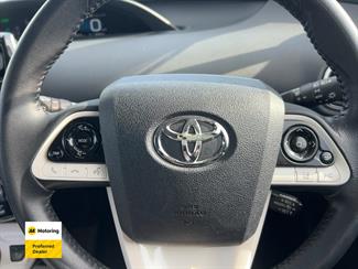 2016 Toyota PRIUS - Thumbnail