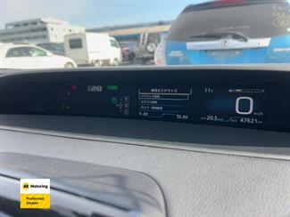 2016 Toyota PRIUS - Thumbnail