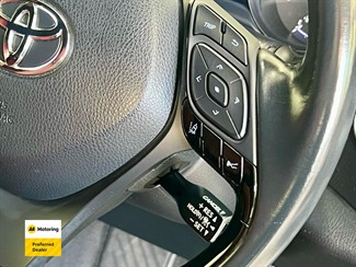 2018 Toyota C-HR - Thumbnail