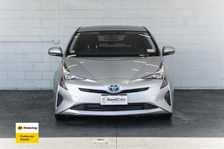 2017 Toyota PRIUS - Thumbnail