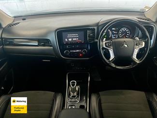2017 Mitsubishi OUTLANDER - Thumbnail