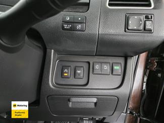 2015 Nissan Serena - Thumbnail
