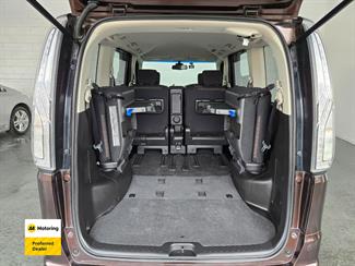 2015 Nissan Serena - Thumbnail