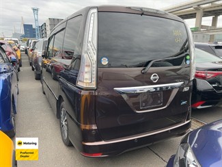 2015 Nissan Serena - Thumbnail