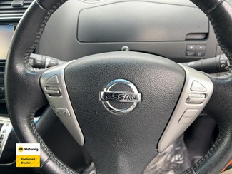 2015 Nissan Serena - Thumbnail