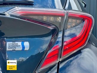 2018 Toyota C-HR - Thumbnail