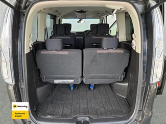 2014 Nissan Serena - Thumbnail
