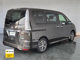 2014 Nissan Serena - Thumbnail