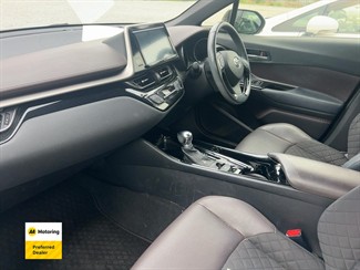 2017 Toyota C-HR - Thumbnail