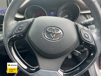 2017 Toyota C-HR - Thumbnail